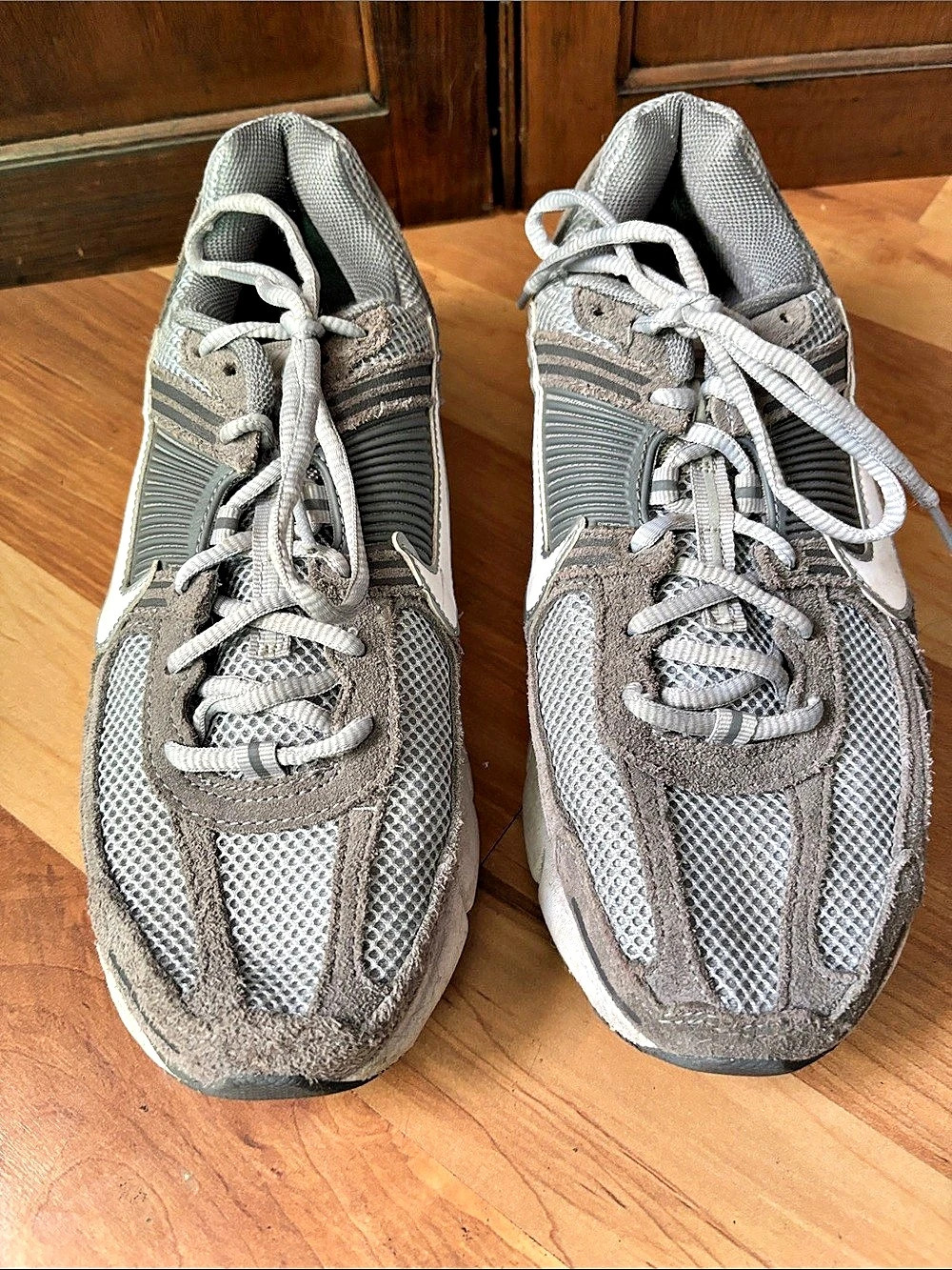 Nike Zoom Vomero 5 Gray Athletic Shoes